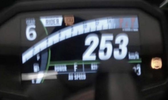 Pogledajte kako Kawasaki Ninja ZX-4RR gazi 253 km/h